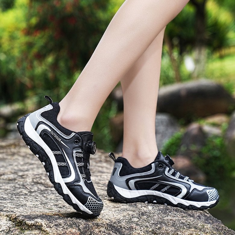 Nên chọn giày đi bộ chuyên dụng thay vì bất cứ đôi giày thể thao nào mà bạn đang có