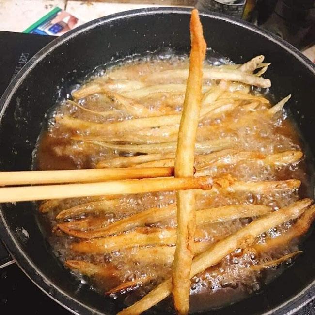 View - Cá này nhìn như "cọng tre”, khắp cơ thể toàn là sụn, thưởng thức một lần là nhớ mãi, giá bán 150.000 đồng/kg