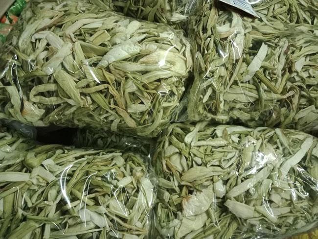 View - Loại cây dại mọc lên tua tủa sau mưa, vườn nhà ai cũng có vài khóm, ra nước ngoài là đặc sản có giá 300.000 đồng/kg