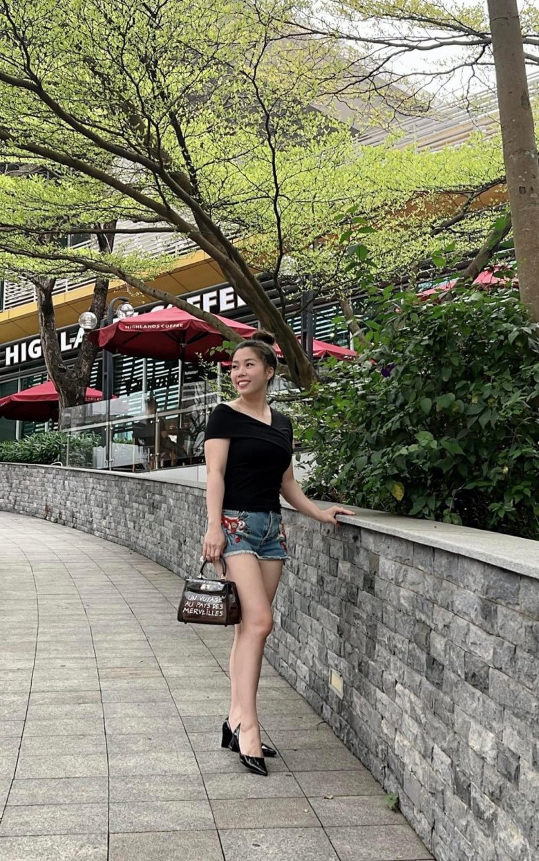 View - Không nhận ra vợ Hồng Đăng trong ảnh mới, trẻ đẹp phơi phới chẳng còn vương chút nét quá khứ