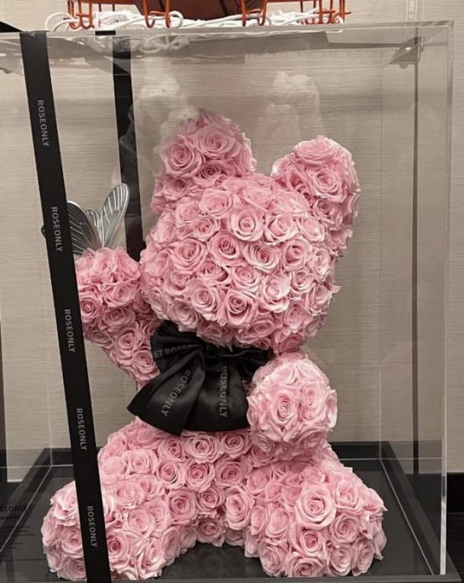 View - Suri Cruise - thể hiện bản lĩnh tự lập ở tuổi 17, chỉ 1 hành động được khen hết lời