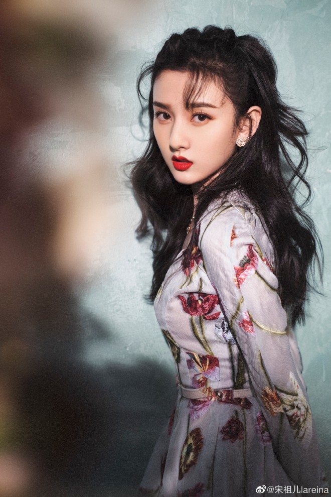 View - Suri Cruise - thể hiện bản lĩnh tự lập ở tuổi 17, chỉ 1 hành động được khen hết lời