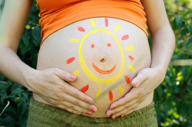 Phụ nữ mang thai vẫn cần sử dụng kem chống nắng, nhưng cần lựa chọn sản phẩm an toàn.
