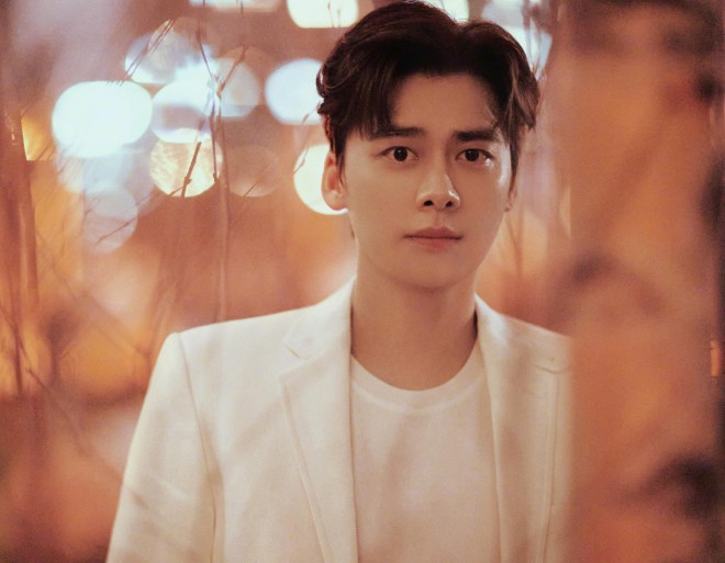 View - Lý Dịch Phong - Sau 1 năm bị bay màu vì mua dâm, Lý Dịch Phong lộ diện ngoại hình gây sốc