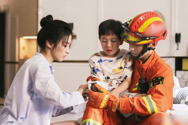 View - Trai xinh gái đẹp xứ Trung bị tẩy chay chỉ sau 1 phim: Ảnh hậu gây chấn động vì cảnh nhạy cảm