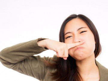 Cô gái trẻ đi khám phụ khoa, bác sĩ vừa xem đã nín thở, bịt mũi vì thứ bị bỏ quên trong vùng nhạy cảm