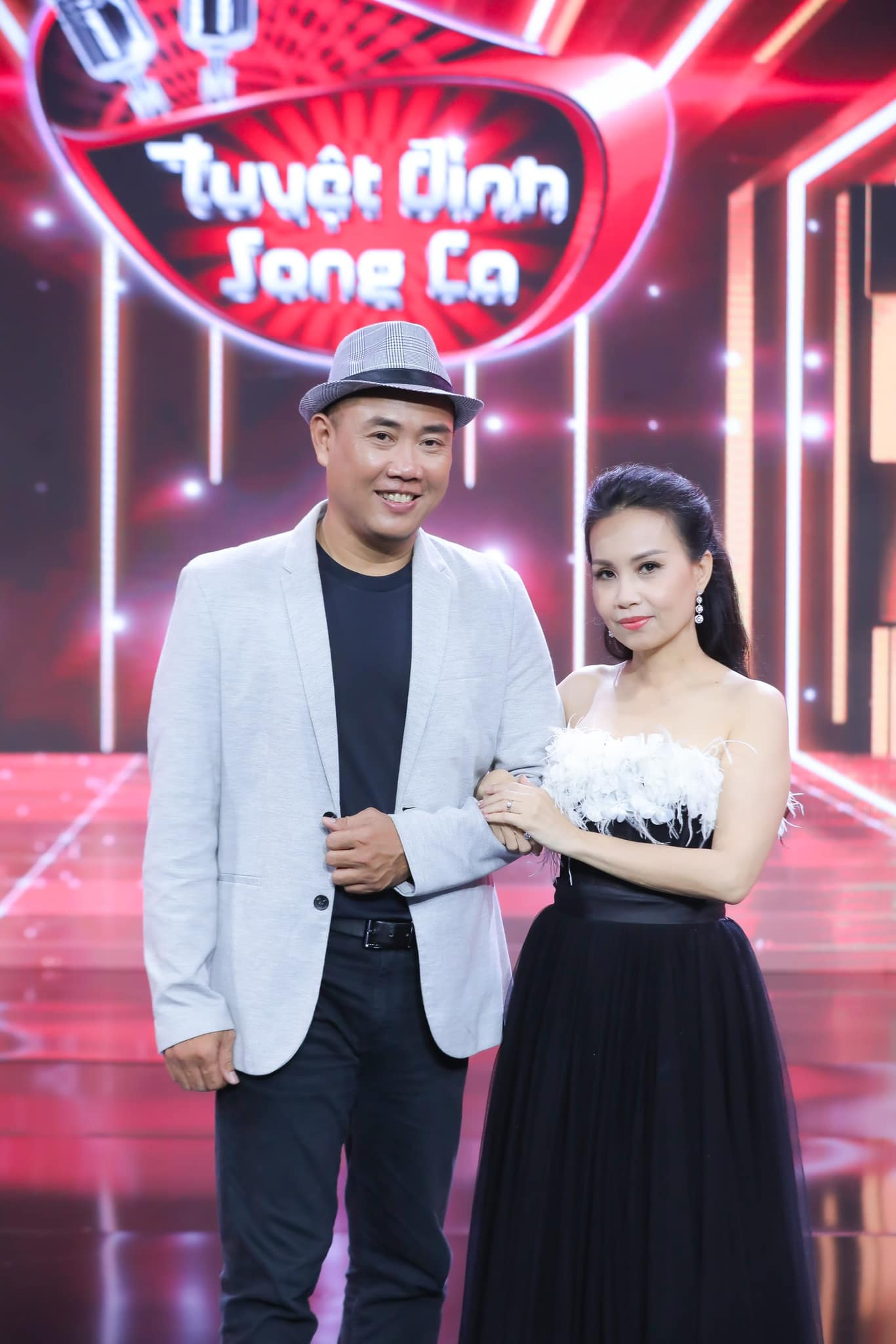 View - Cẩm Ly sống viên mãn trong biệt thự xa hoa, hai ca sĩ cùng quê Bình Định có đời tư kín tiếng