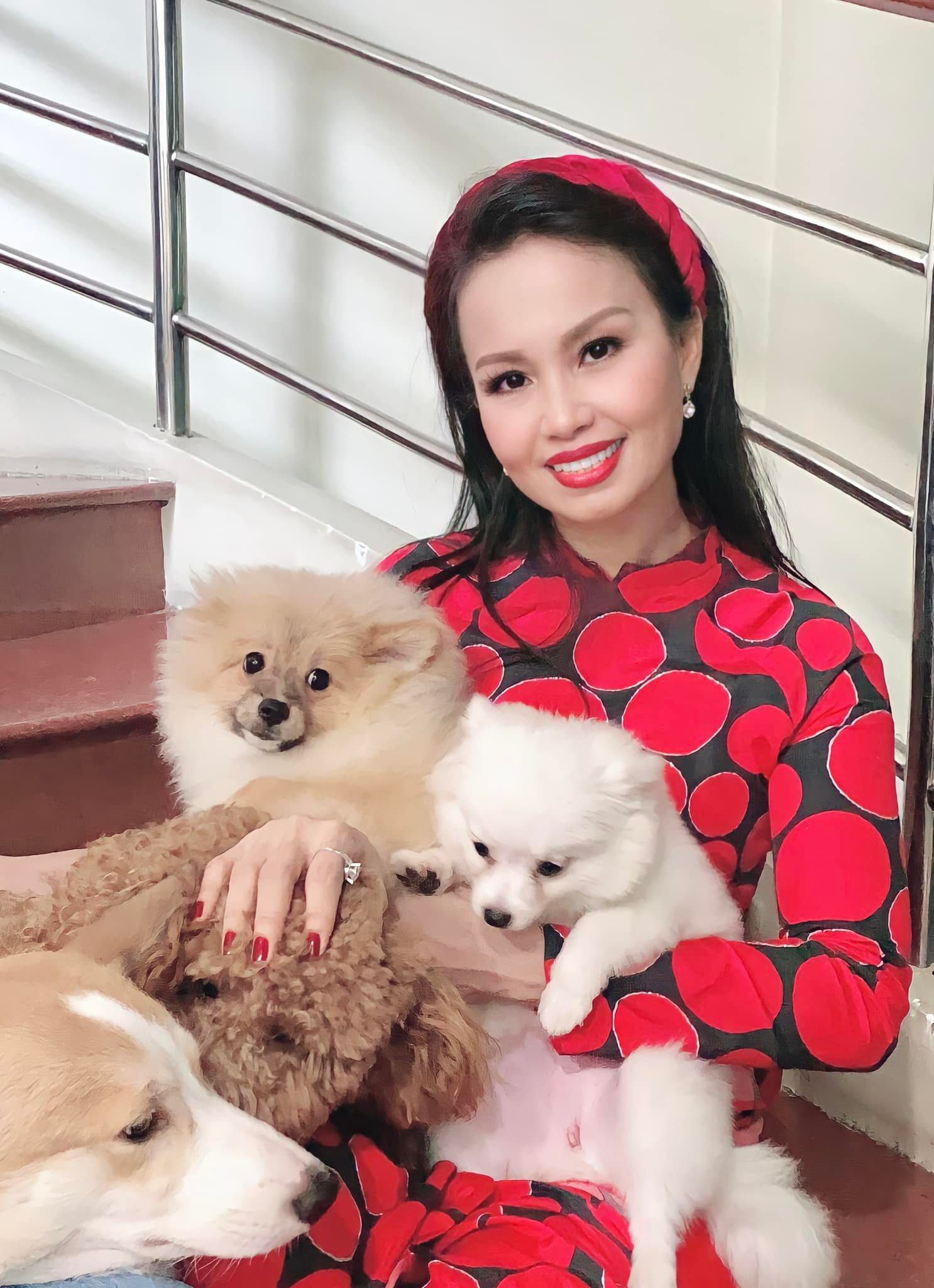 View - Cẩm Ly sống viên mãn trong biệt thự xa hoa, hai ca sĩ cùng quê Bình Định có đời tư kín tiếng