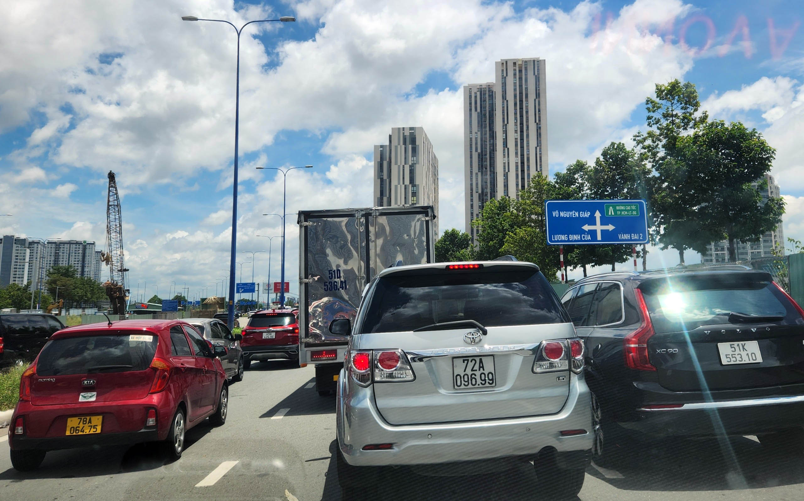 Gallery - Đi chơi lễ từ lúc mờ sáng, nhiều người vẫn không thoát được kẹt xe