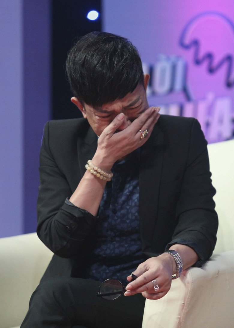 Nam ca sĩ cho biết bố ruột đăng tin từ mặt con trên báo.