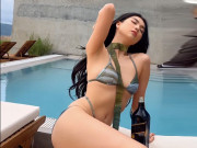 Làm đẹp - Chăm uốn mình với ghế để đốt năng lượng, body cựu nhân viên quán bida ở tuổi 34 đẹp khó tin