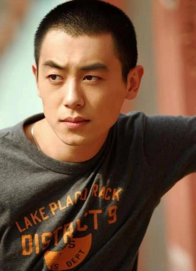 View - Chu Á Văn - Mỹ nam 20 năm nay quá hiền nên diễn mãi vẫn chìm, từng yêu thầm Lưu Diệc Phi, bị từ chối