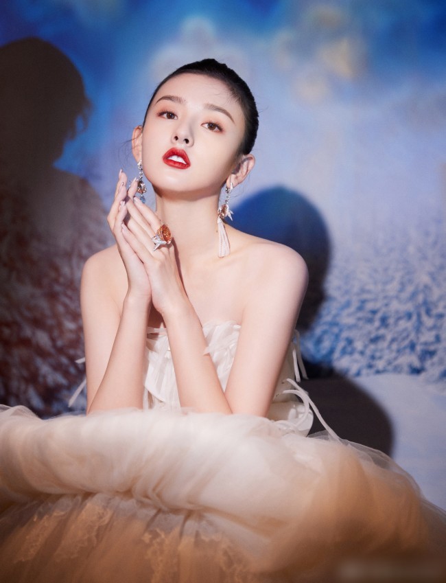 View - Na Tra bị điều tra trốn thuế 150 tỷ đồng: Là mỹ nhân đẹp từ trong trứng, đời tư hỗn loạn