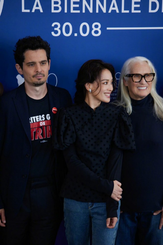 View - Thư Kỳ kín như bưng trên trường quốc tế nhưng vẫn được khen đẹp xuất thần