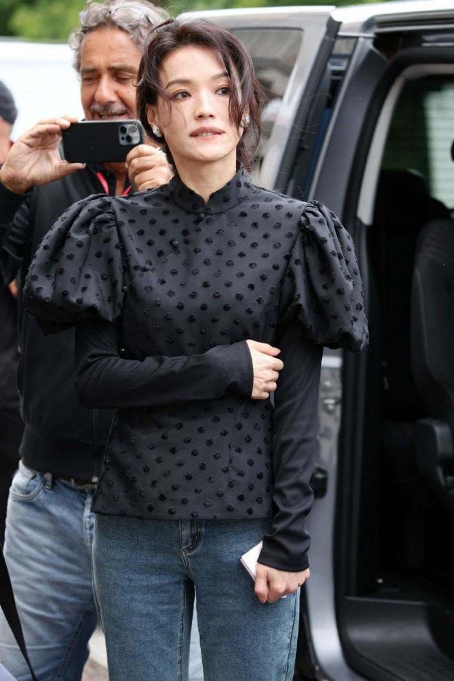 View - Thư Kỳ kín như bưng trên trường quốc tế nhưng vẫn được khen đẹp xuất thần