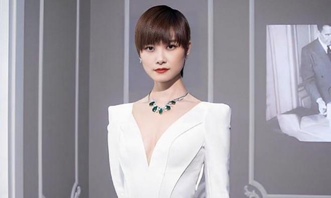 Lý Vũ Xuân bị tố yêu sách khi không đóng cảnh khóa môi.