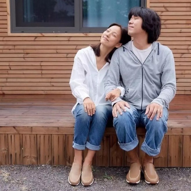 View - Lee Hyori - Nữ hoàng gợi cảm kỷ niệm 10 năm hôn nhân với chàng nhạc sĩ kém sắc nhưng không nghèo