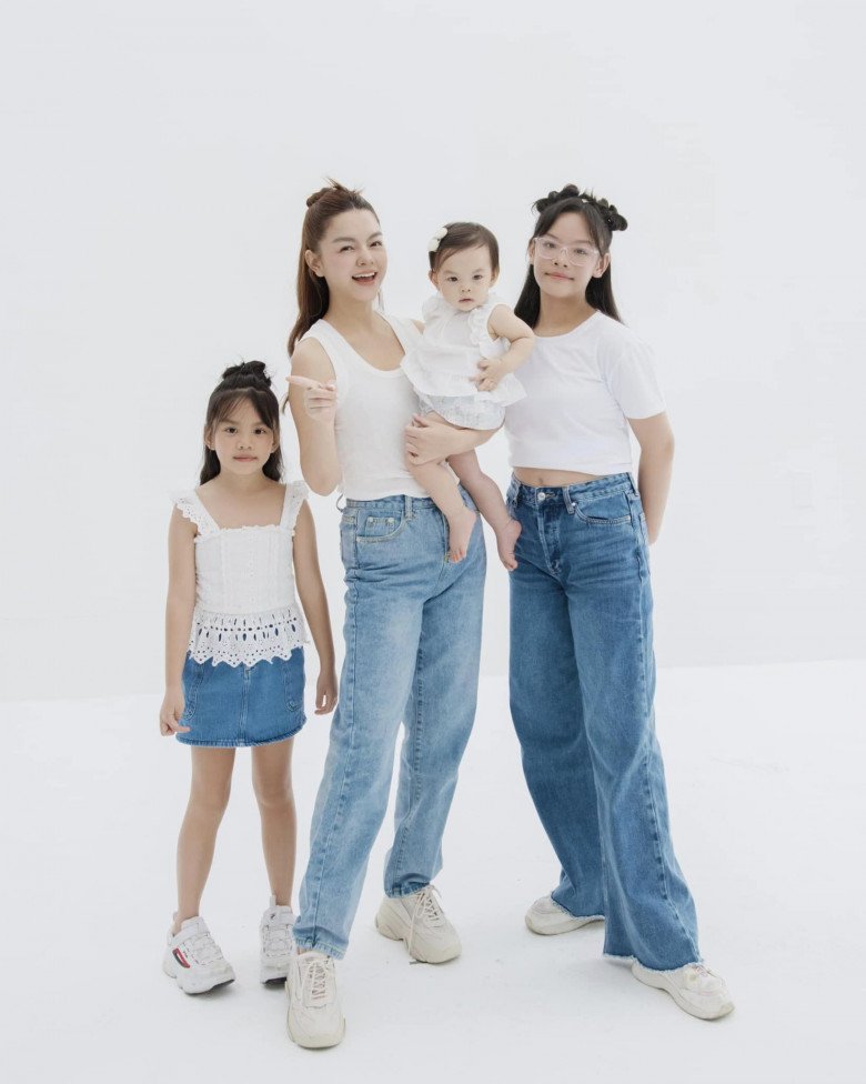 View - Sao Việt ăn mừng 2/9: Bé Lavie đón lễ cùng bảo mẫu sau khi bố Phùng Ngọc Huy một mình về lại Mỹ