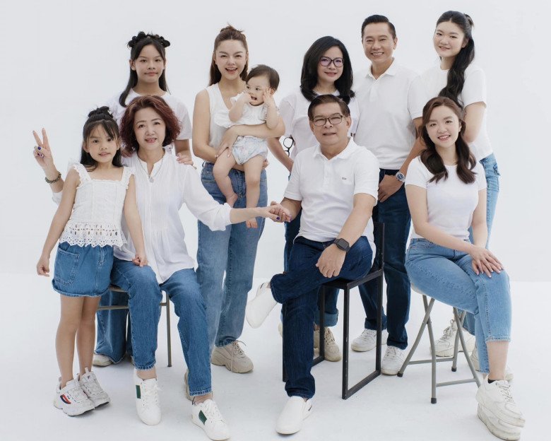 View - Sao Việt ăn mừng 2/9: Bé Lavie đón lễ cùng bảo mẫu sau khi bố Phùng Ngọc Huy một mình về lại Mỹ