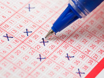 Người đàn ông trúng số 227 tỷ nhưng không nói với vợ vì sợ sốc không chịu nổi, bị CDM mỉa mai