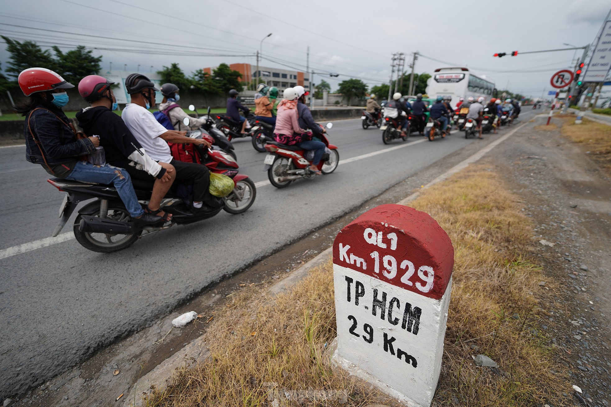 View - Tin tức 24h: Bắt khẩn cấp kẻ vũ phu chích điện, đâm dao vào vùng kín người vợ