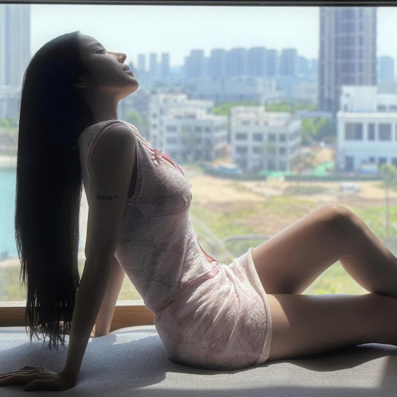 View - Gái Đà Nẵng khuấy đảo MXH Trung Quốc: Mặt búp bê, dáng nuột đến tượng còn thua