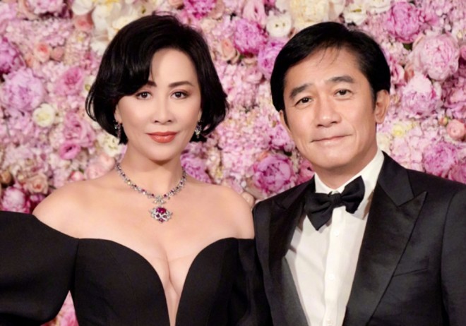 View - Lương Triều Vỹ - Sốt khoảnh khắc Ảnh đế bật khóc vì vợ ngay trên sân khấu, dân mạng xúc động