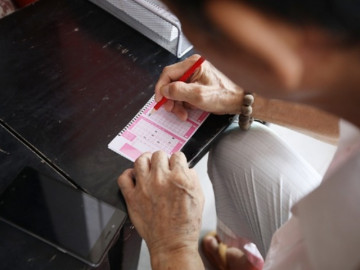 Đang nghèo bỗng dưng trúng số, có tiền tỷ và cái kết khiến hàng xóm tiếc nuối