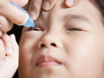 Dễ mù vĩnh viễn khi tự chữa đau mắt đỏ, bác sĩ hướng dẫn việc cần làm hàng ngày để bệnh nhanh khỏi