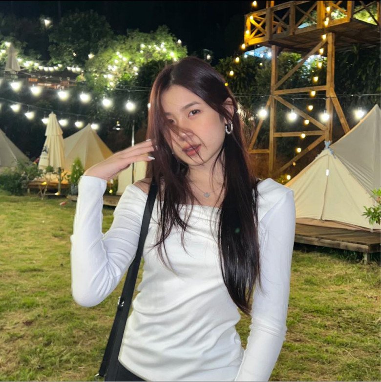 View - Con gái Lưu Thiên Hương khoe vóc dáng thiếu nữ ăn đứt mẹ, 18 tuổi được khen tài sắc vẹn toàn