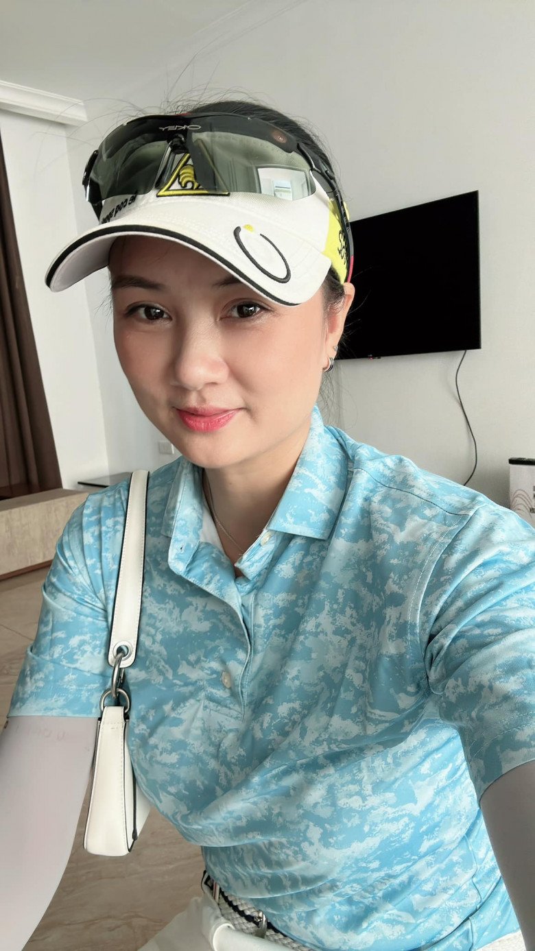 Nhà có gen Hoa khôi, con gái Kim Huệ lớp 10 đẹp “chín mùi”, như sẵn sàng chinh chiến đấu trường nhan sắc - 3