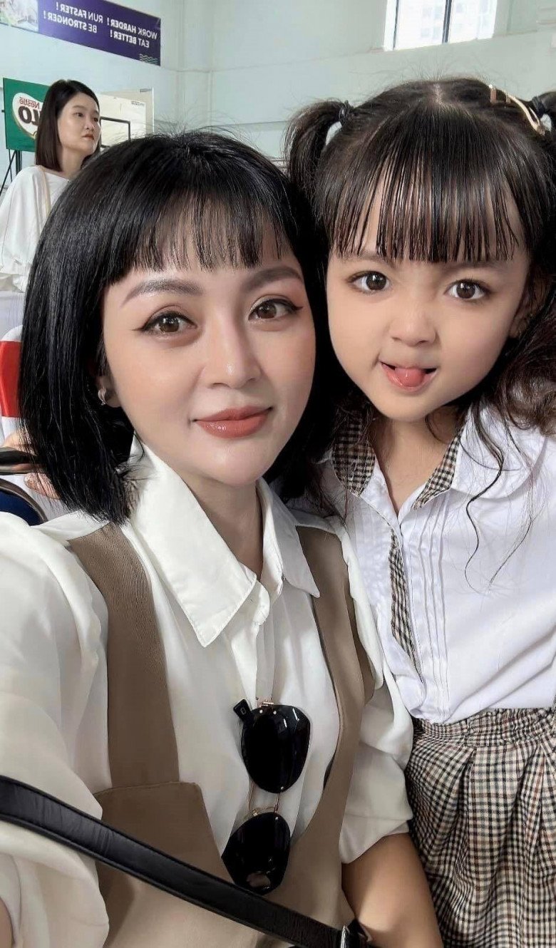 Sao Việt ngày khai giảng: Huyền Lizzie cho quý tử học trường công gần nhà, Tự Long khiến con gái giống hệt bố hãnh diện - 16