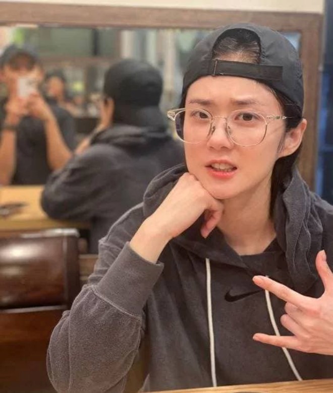 Jang Nara đăng ảnh nhưng lộ chân dung ông xã.