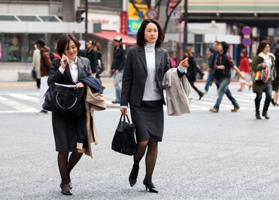 Phụ nữ Nhật kiễng chân mỗi ngày, biết lí do chị em liền hiểu vì sao họ ăn cơm 3 bữa mà không béo - 1