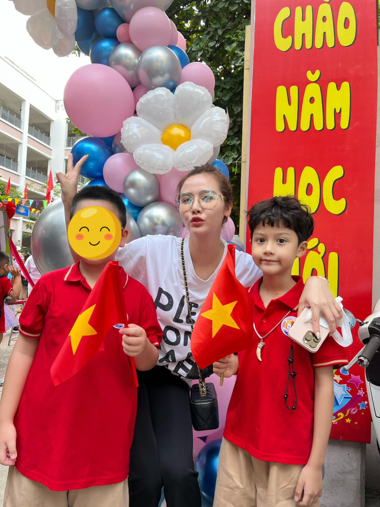 Sao Việt ngày khai giảng: Huyền Lizzie cho quý tử học trường công gần nhà, Tự Long khiến con gái giống hệt bố hãnh diện - 3