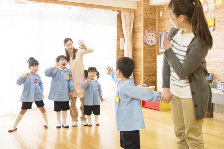 Bố mẹ đón con sớm hay muộn đều sẽ có những ảnh hưởng nhất định đến tâm lý của trẻ (Ảnh minh hoạ).