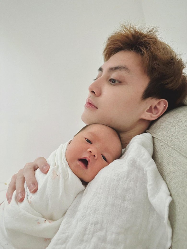 Mẹ bầu “chịu chơi” nhất Sài thành kể 24 giờ đi đẻ, lúc vào phòng sinh chồng trẻ khóc tu tu vì thương vợ - 4