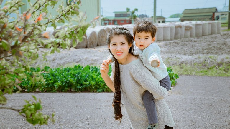 View - Mẹ Việt cưới giám đốc Nhật, sang xứ người mới nhận ra: Không chỉ trẻ Việt mà trẻ Nhật cũng nghiện smartphone