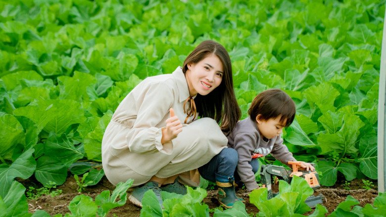 View - Mẹ Việt cưới giám đốc Nhật, sang xứ người mới nhận ra: Không chỉ trẻ Việt mà trẻ Nhật cũng nghiện smartphone