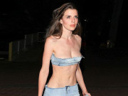 Thời trang - "Quả bom gợi cảm" của Hollywood: Khung xương chậu tuyệt tác, nghiện mốt "mặc không khí" ra phố