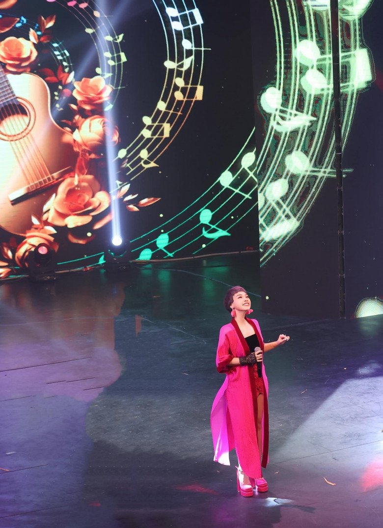 Sau cuộc thi, nữ ca sĩ được nhiều khán giả biết đến với phong cách biểu diễn khác biệt và giọng hát nội lưc.