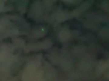 Clip: Vật thể lạ phát sáng trên bầu trời Vũ Hán làm người dân bối rối