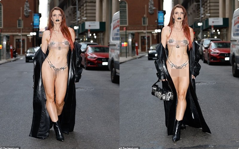 Nữ diễn viên Julia Fox gây sốc khi diện bộ bodysuit dây xích để lộ gần như toàn bộ cơ thể trong Tuần lễ thời trang New York mới đây. Cô thu hút mọi sự chú ý khi sải bước trên đường phố với bộ cánh mặc như không.
