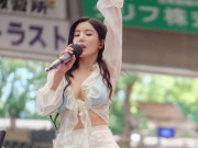 Mặc xuyên thấu nhảy dưới nước, người đẹp siêu vòng 1 thành huyền thoại, style ngày thường không vừa