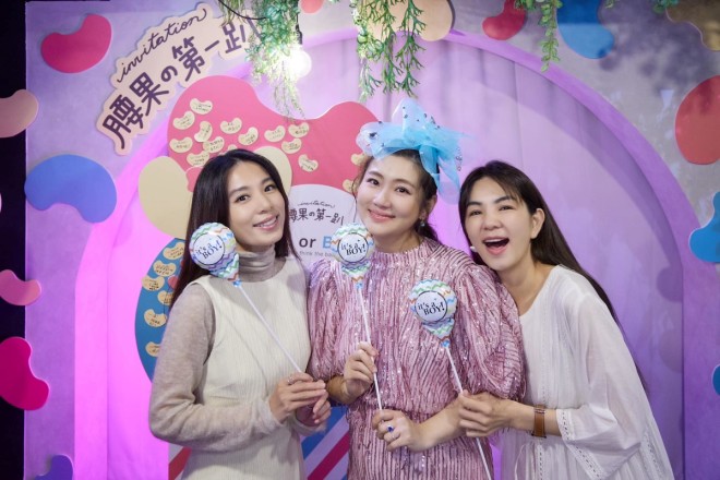 View - Thành Long - Sốt thông tin mẹ ruột con trai riêng Thành Long là đệ nhất danh ca quá cố Đặng Lệ Quân