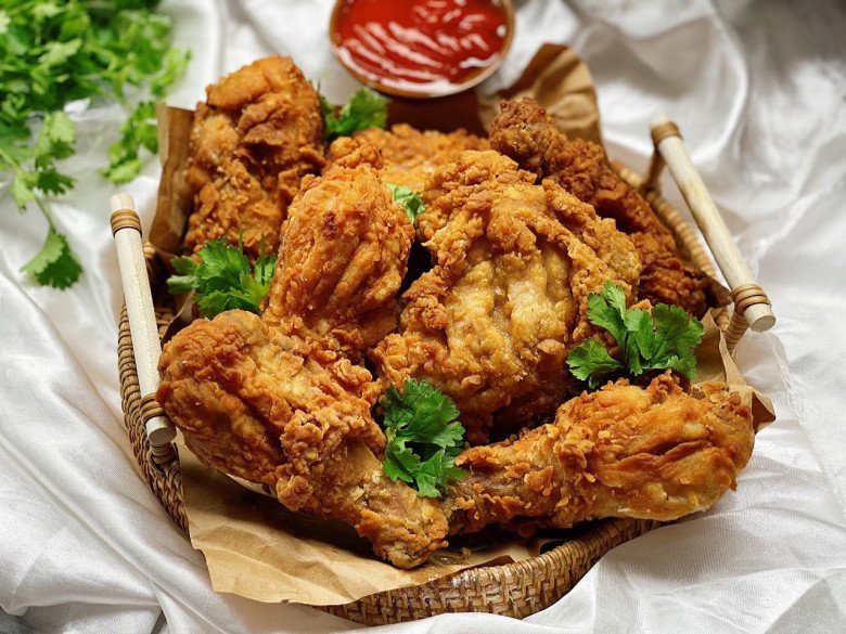 Sắp cuối tuần, học 9X làm đùi gà rán kiểu KFC siêu ngon, nhớ có bước này vỏ giòn chẳng khác gì ngoài hàng - 12