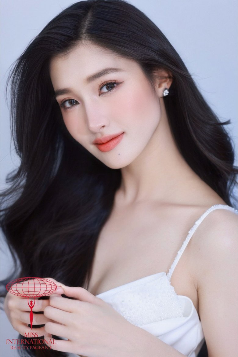 amp;#34;Thần tiên tỷ tỷamp;#34; Phương Nhi xuất hiện trên trang chủ Miss International, vẻ đẹp bừng sáng giữa các Hoa hậu quốc tế - 1