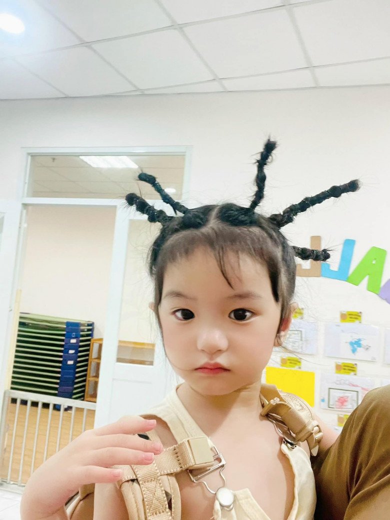 Con gái Đoàn Di Băng 1 tuổi kiếm chục tỷ, đi học mẫu giáo tóc không trùng kiểu, nhiều người nhìn vào sợ đau - 3