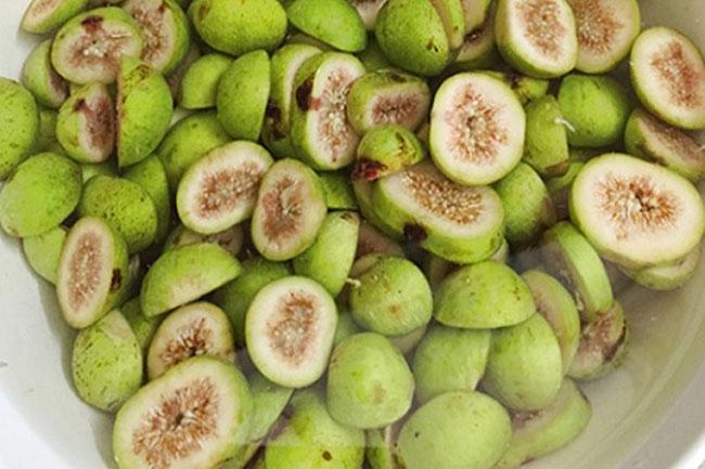 Loại quả ở quê mọc đầy đường vứt đi chả ai tiếc, nay lên thành phố trở thành mặt hàng đắt đỏ, giá 200.000 đồng/kg - 5