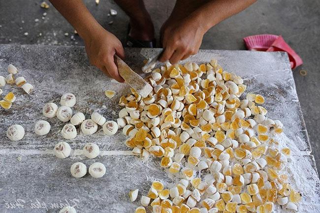 Loại quả rẻ tiền ở Việt Nam sang nước ngoài bỗng có giá tăng gấp hàng chục lần, người dân kiếm chục triệu dễ như bỡn - 9